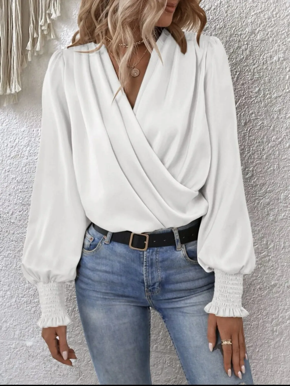 Sunniva V-neck Lantern Sleeve Elegant